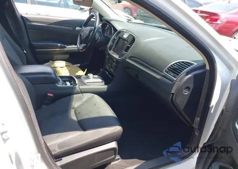 2021 Chrysler 300 Touring z USA, uszkodzony, nr VIN 2C3CCAAG2MH602460